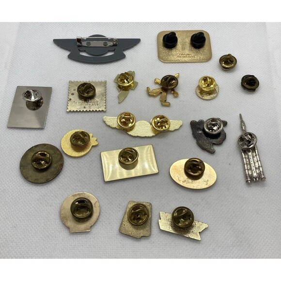 Lot of 19 Pins Garfield Darts Cards Smiths American Flight Crew Space Shuttle‎ - Picture 8 of 9